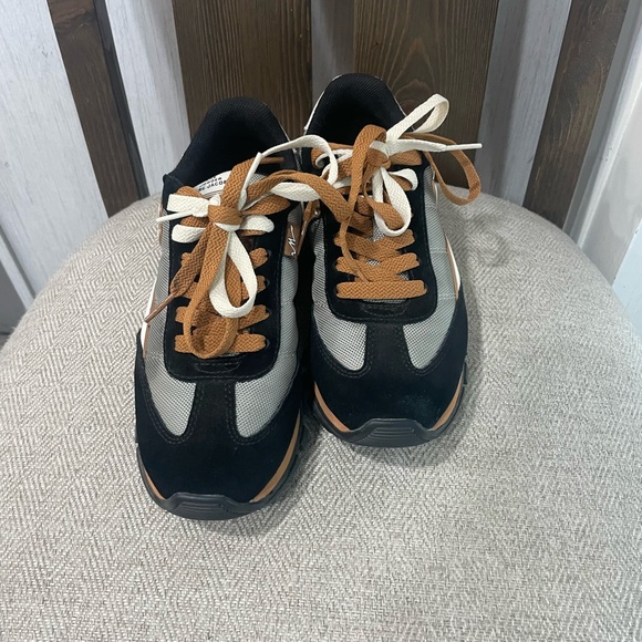 Marc Jacob’s Black/Gray/Gold trainer - Picture 5 of 7